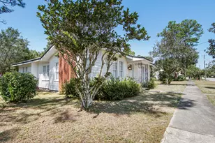 388 S 11th Street S, Defuniak Springs, FL 32435 - Photo 1