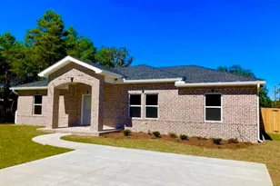 153 E Honeysuckle Street E, Defuniak Springs, FL 32433 - Photo 1