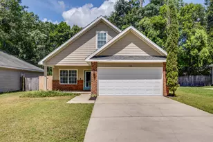 158 Dixie St, Crestview, FL 32536 - Photo 1