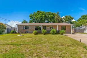 331 NW Linda Ln NW, Fort Walton Beach, FL 32548 - Photo 1