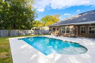 206 Forest Dr, Fort Walton Beach, FL 32547 - Photo 1