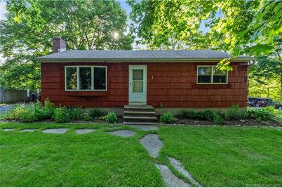 37 Meadow Rd Clinton Ct 06413 Mls 170207111 Coldwell Banker