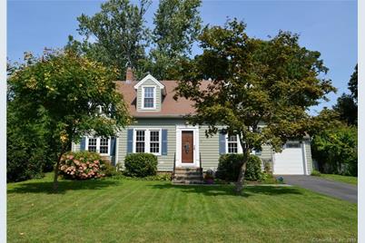 24 Flagler Ave Cheshire Ct 06410 Mls 170235048 Coldwell Banker