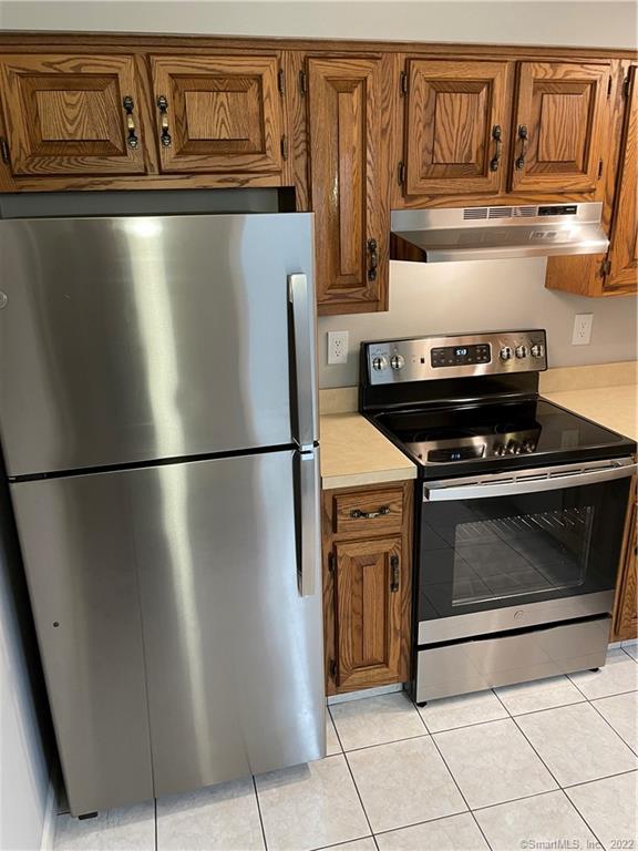 55 Mill Plain Rd 34 4 Danbury Ct 06811 Mls 170461657 Coldwell Banker 55 Mill Plain Rd 34 4 Danbury Ct, Kitchen Cabinets Mill Plain Road Danbury Ct