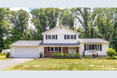 11 Bowling Green Drive, North Haven, CT 06473 - Photo 1