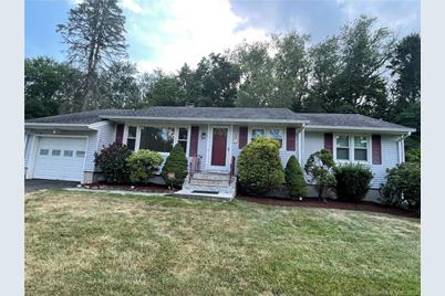 24 Apple Blossom Ln, Danbury, CT 06811