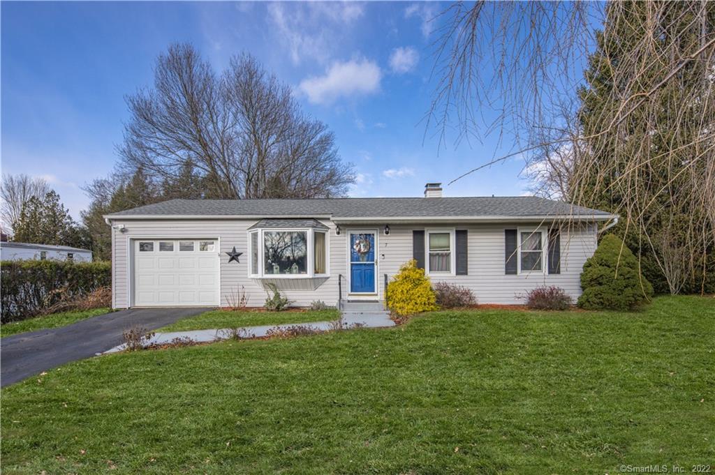 7 Brookfield Meadows, Brookfield, CT 06804 MLS 170538908 Coldwell