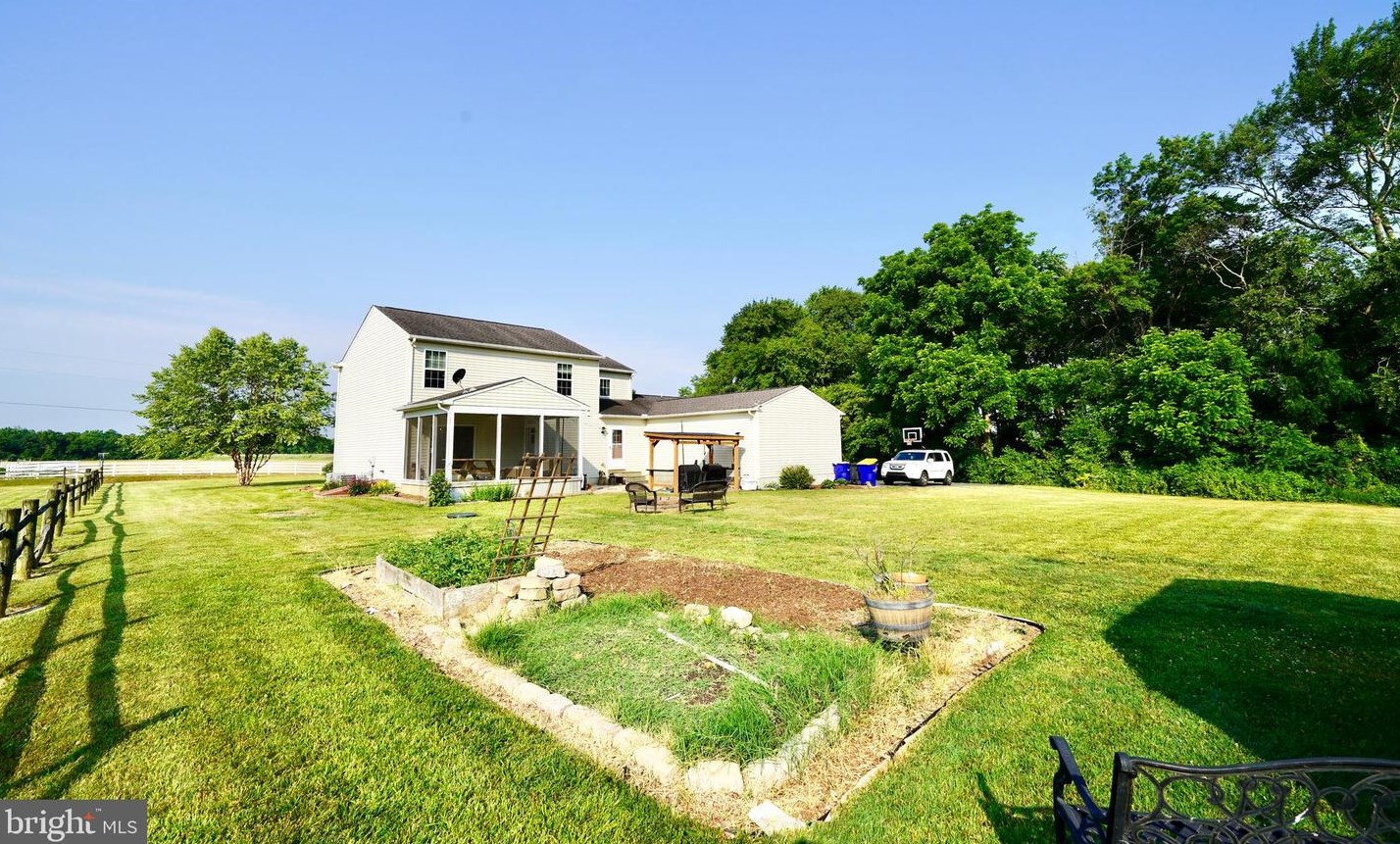 1297 Smyrna Leipsic Rd, Smyrna DE 19977-3015 exterior