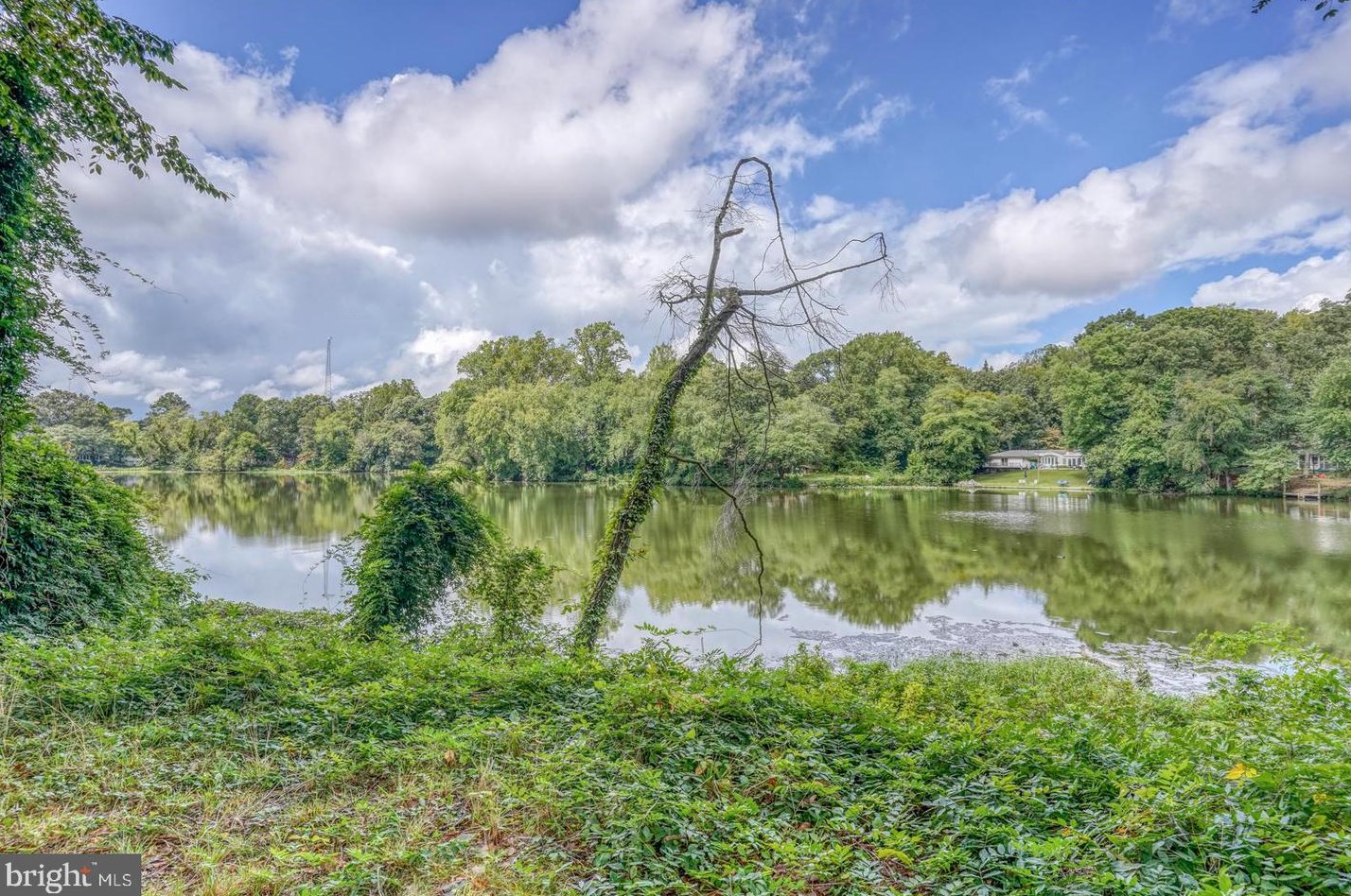 213 Shore Dr, Dover DE  19901-5740 exterior