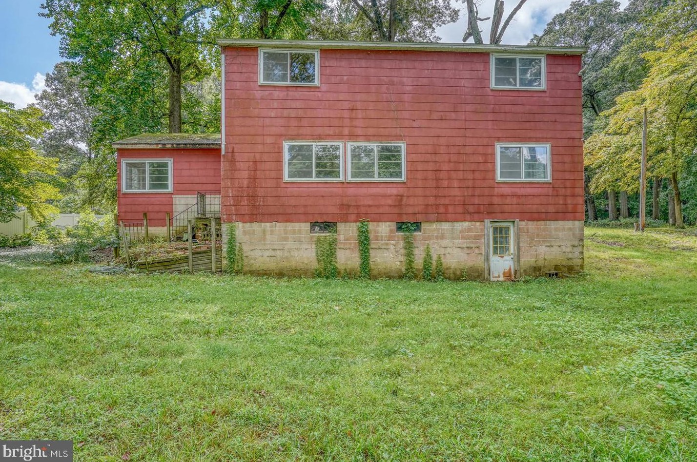 213 Shore Dr, Dover DE  19901-5740 exterior