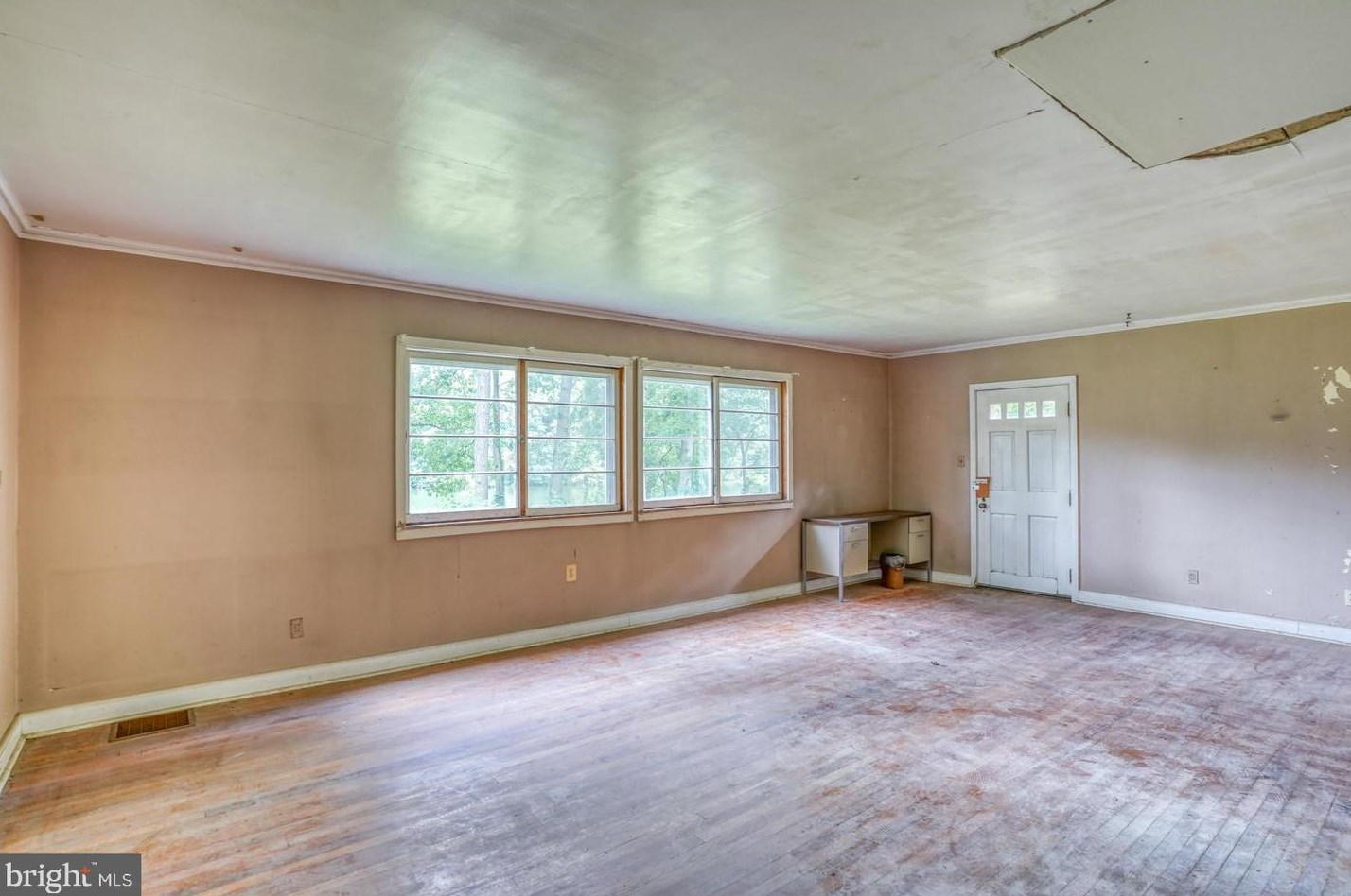 213 Shore Dr, Dover DE  19901-5740 exterior