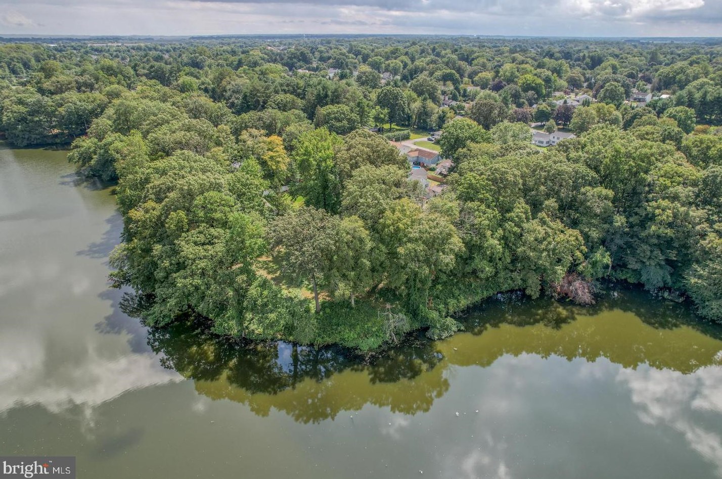 213 Shore Dr, Dover DE  19901-5740 exterior