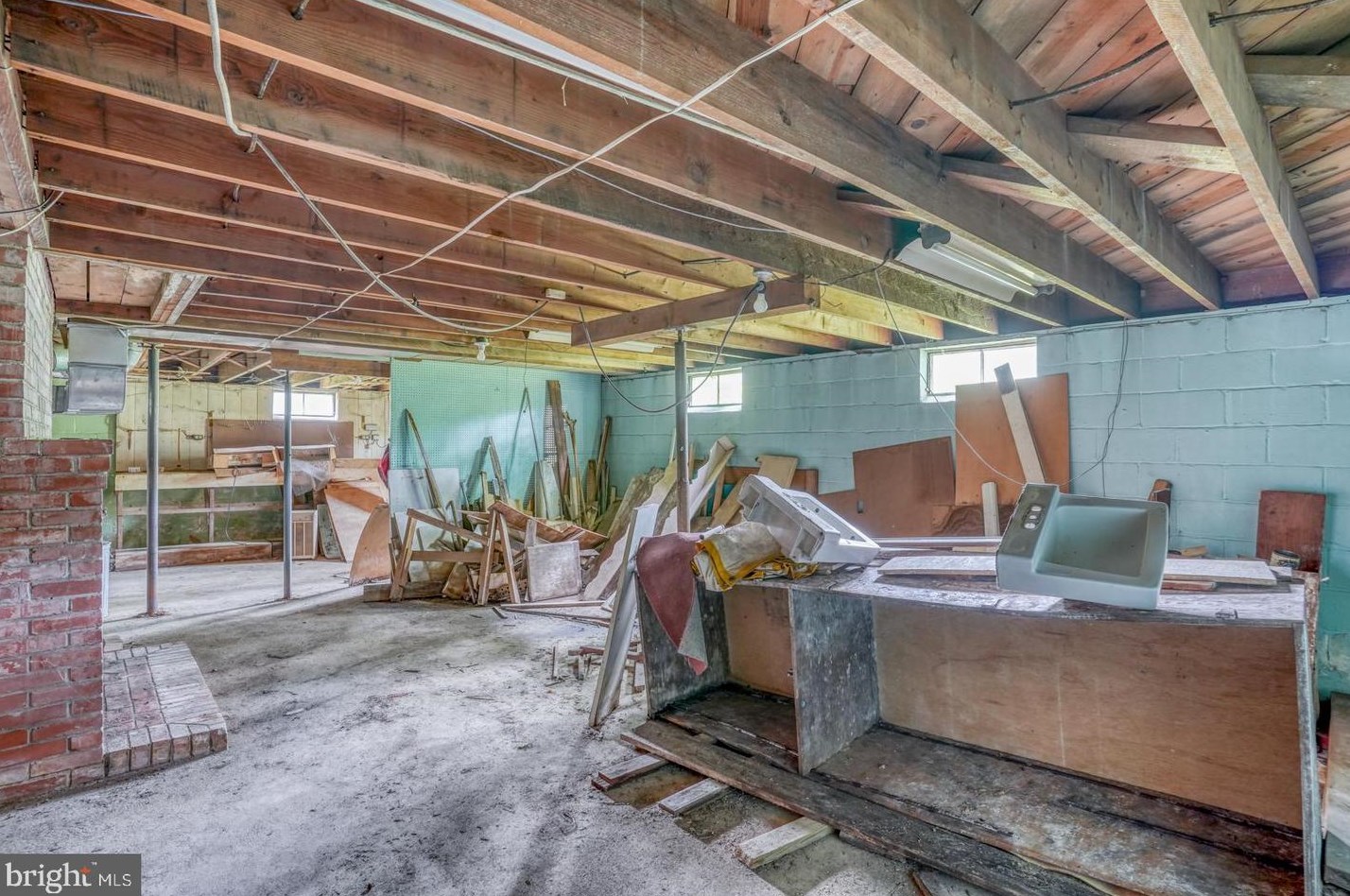 213 Shore Dr, Dover DE  19901-5740 exterior