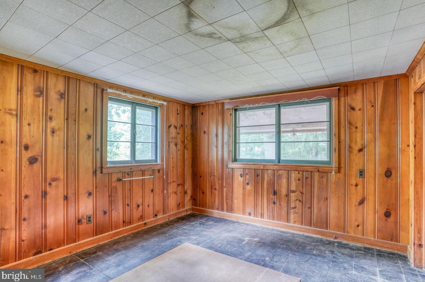 213 Shore Dr, Dover DE  19901-5740 exterior