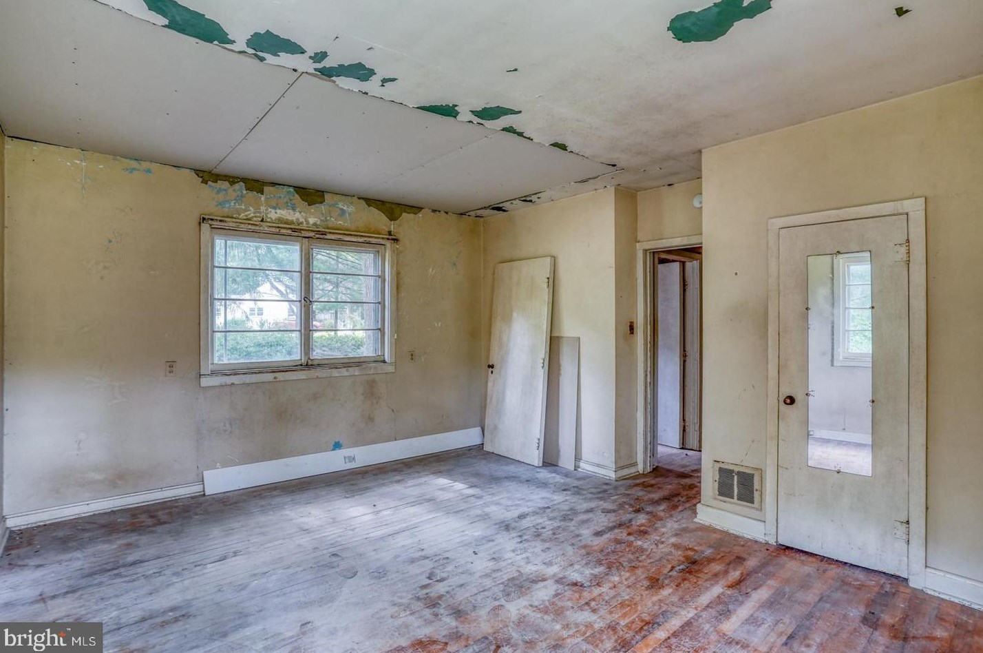 213 Shore Dr, Dover DE  19901-5740 exterior