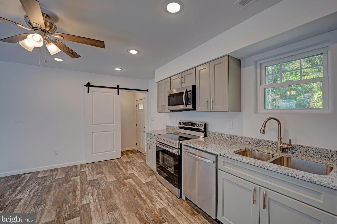 1325 Walker Rd, Dover DE  19904-6543 exterior