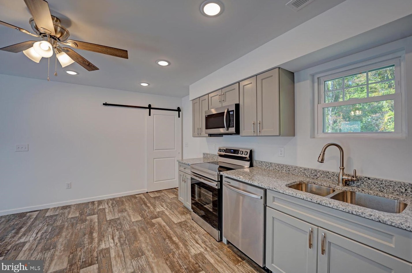 1325 Walker Rd, Dover DE  19904-6543 exterior