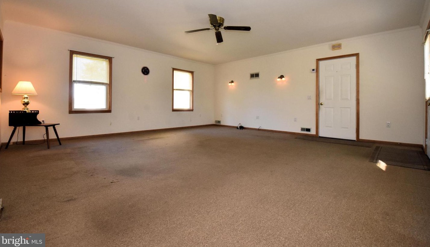 2103 White Oak Rd, Dover DE  19901-3359 exterior