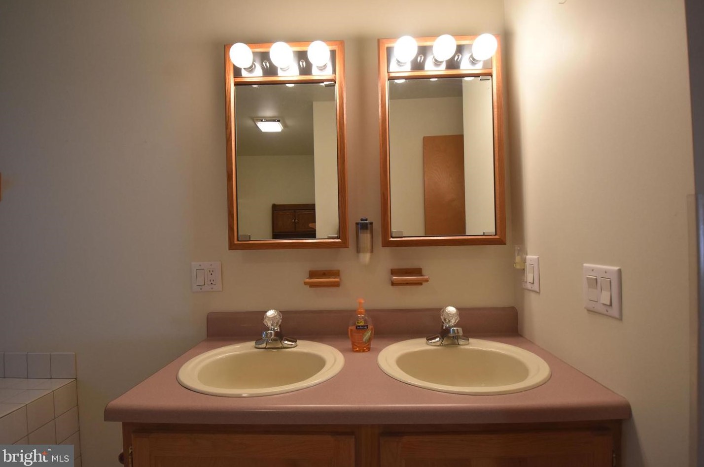 2103 White Oak Rd, Dover DE  19901-3359 exterior