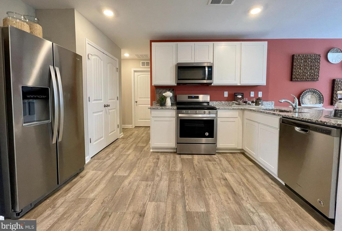 13 Ediman Ct, Dover DE  19901-6505 exterior