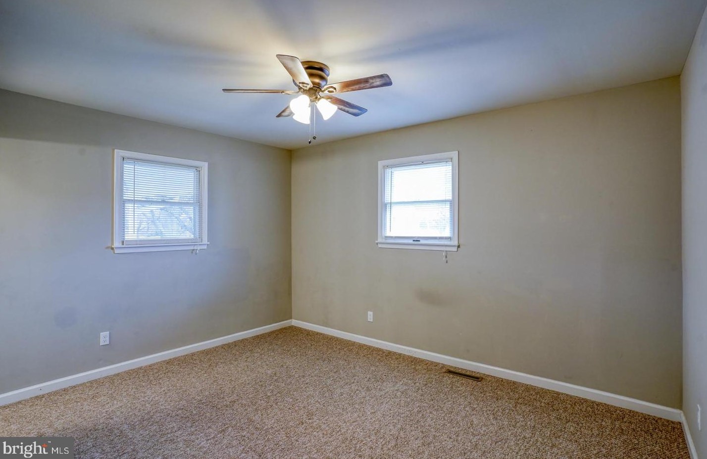 916 Buck Dr, Dover DE  19901-6649 exterior