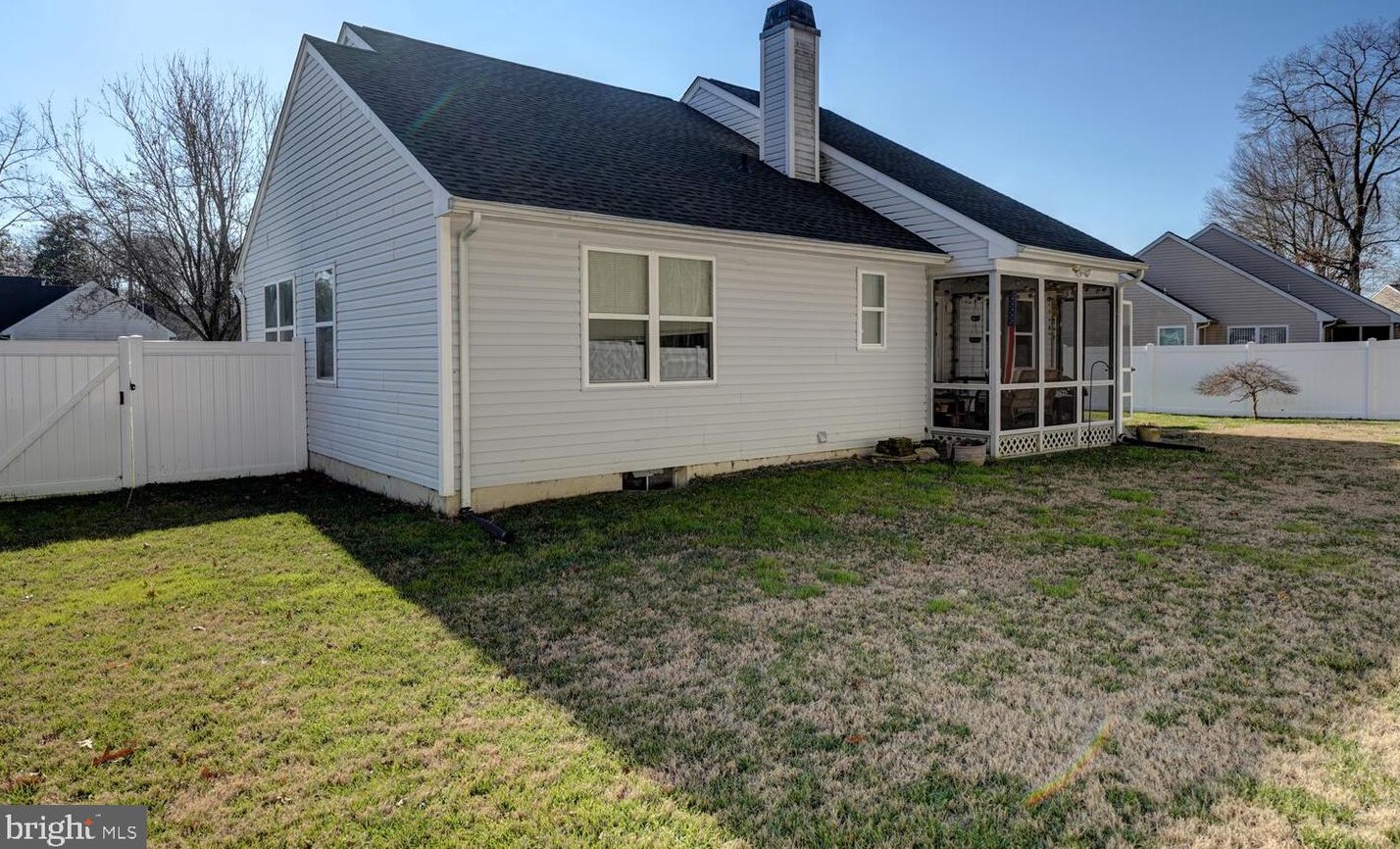 291 Greenwich Dr, Dover DE  19901-1594 exterior