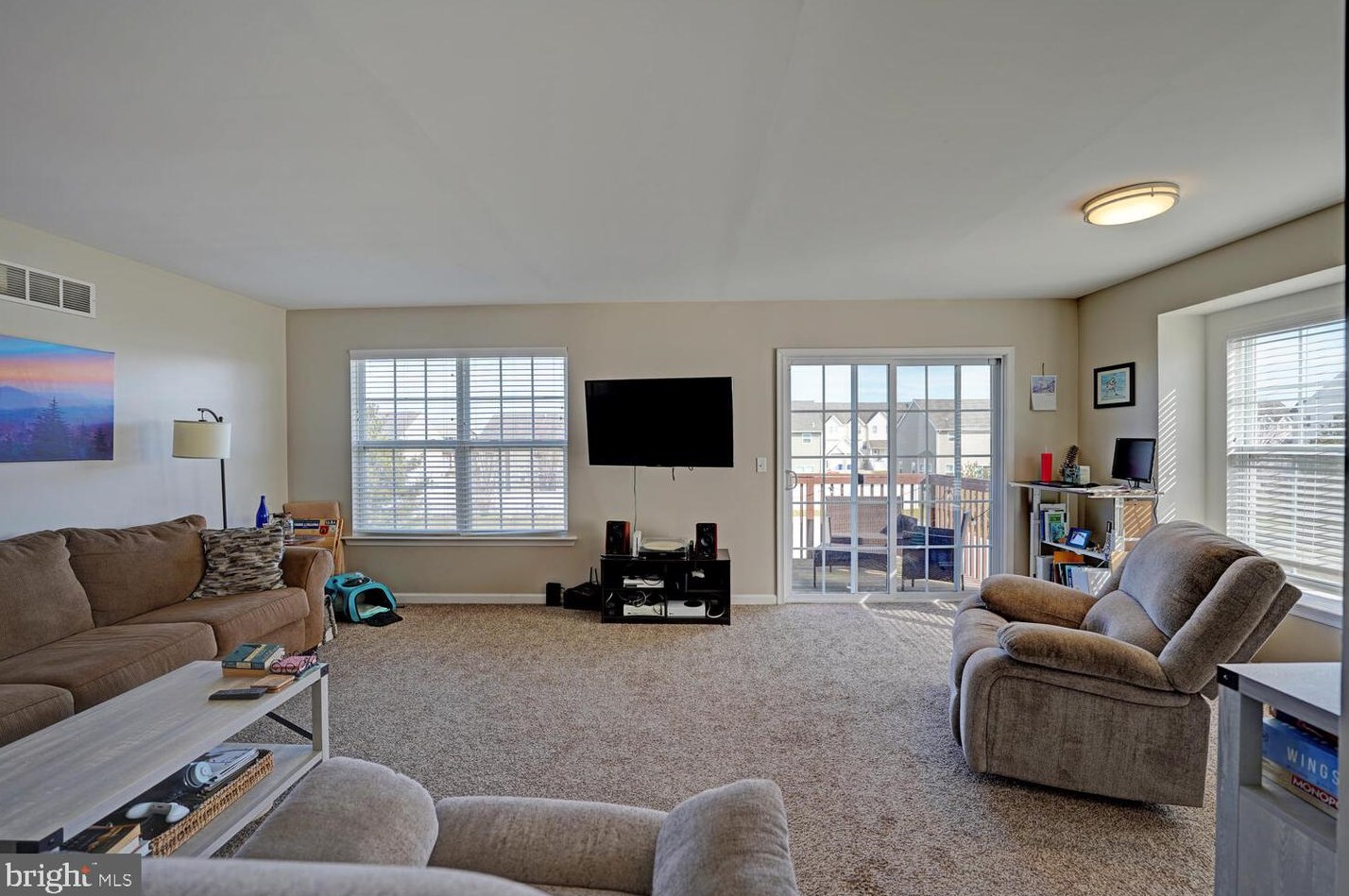 327 Paradee Dr, Dover DE  19904-5679 exterior