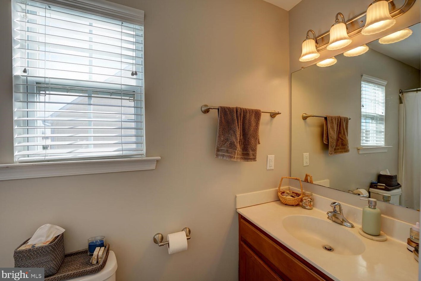 327 Paradee Dr, Dover DE  19904-5679 exterior