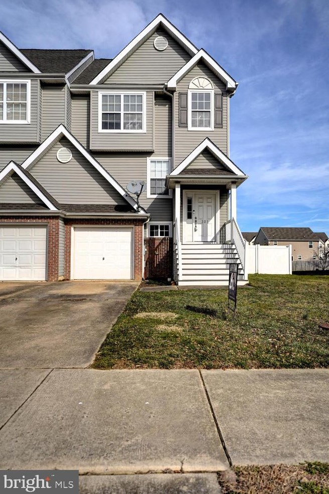 327 Paradee Dr, Dover DE  19904-5679 exterior