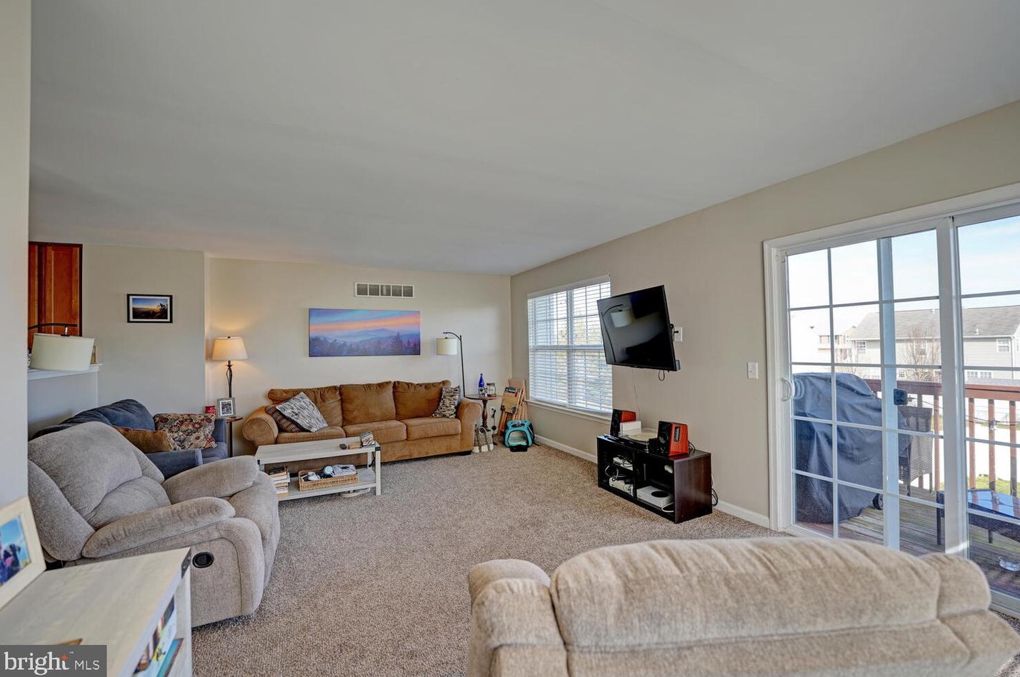 327 Paradee Dr, Dover DE  19904-5679 exterior