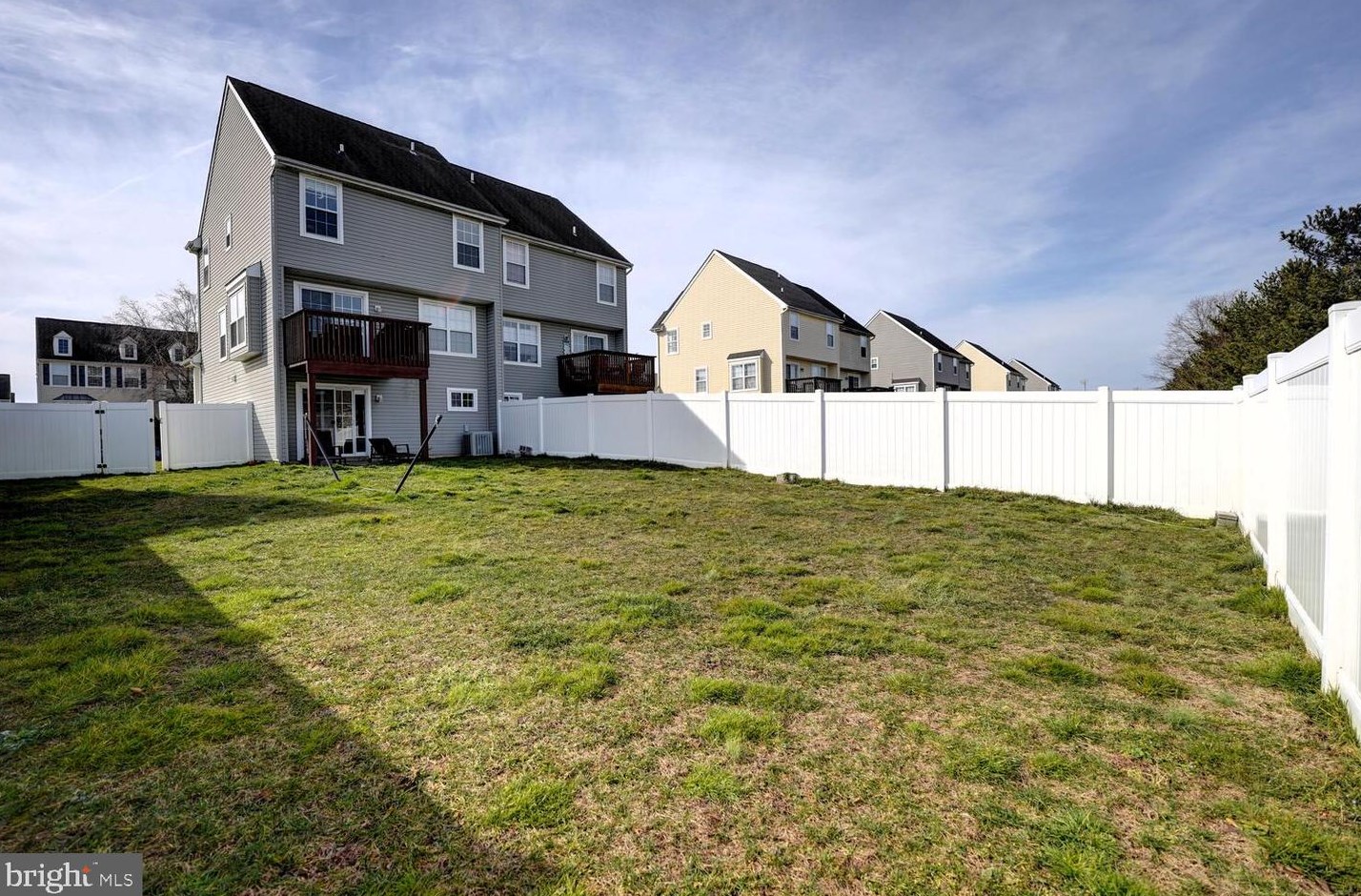 327 Paradee Dr, Dover DE  19904-5679 exterior