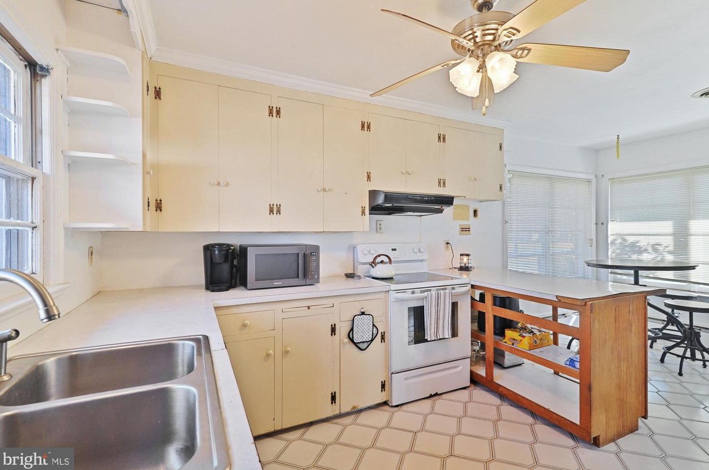 17 Manor Dr, Dover DE  19901-5142 exterior