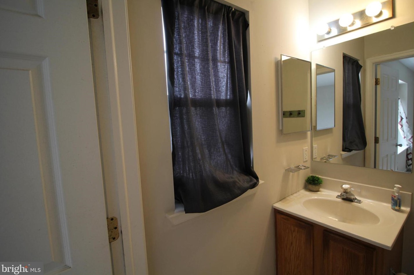 671 Dairy Dr, Smyrna DE  19977-1781 exterior