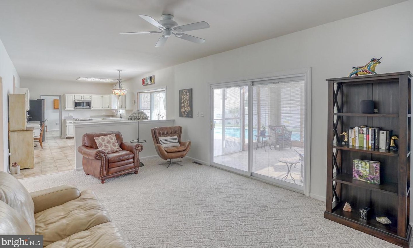23 Pin Oak Dr, Dover DE  19904-2375 exterior
