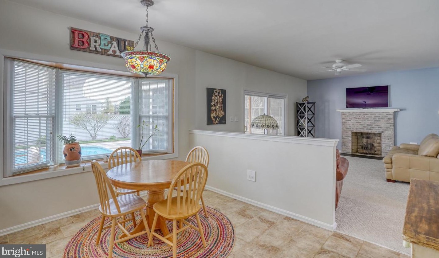 23 Pin Oak Dr, Dover DE  19904-2375 exterior