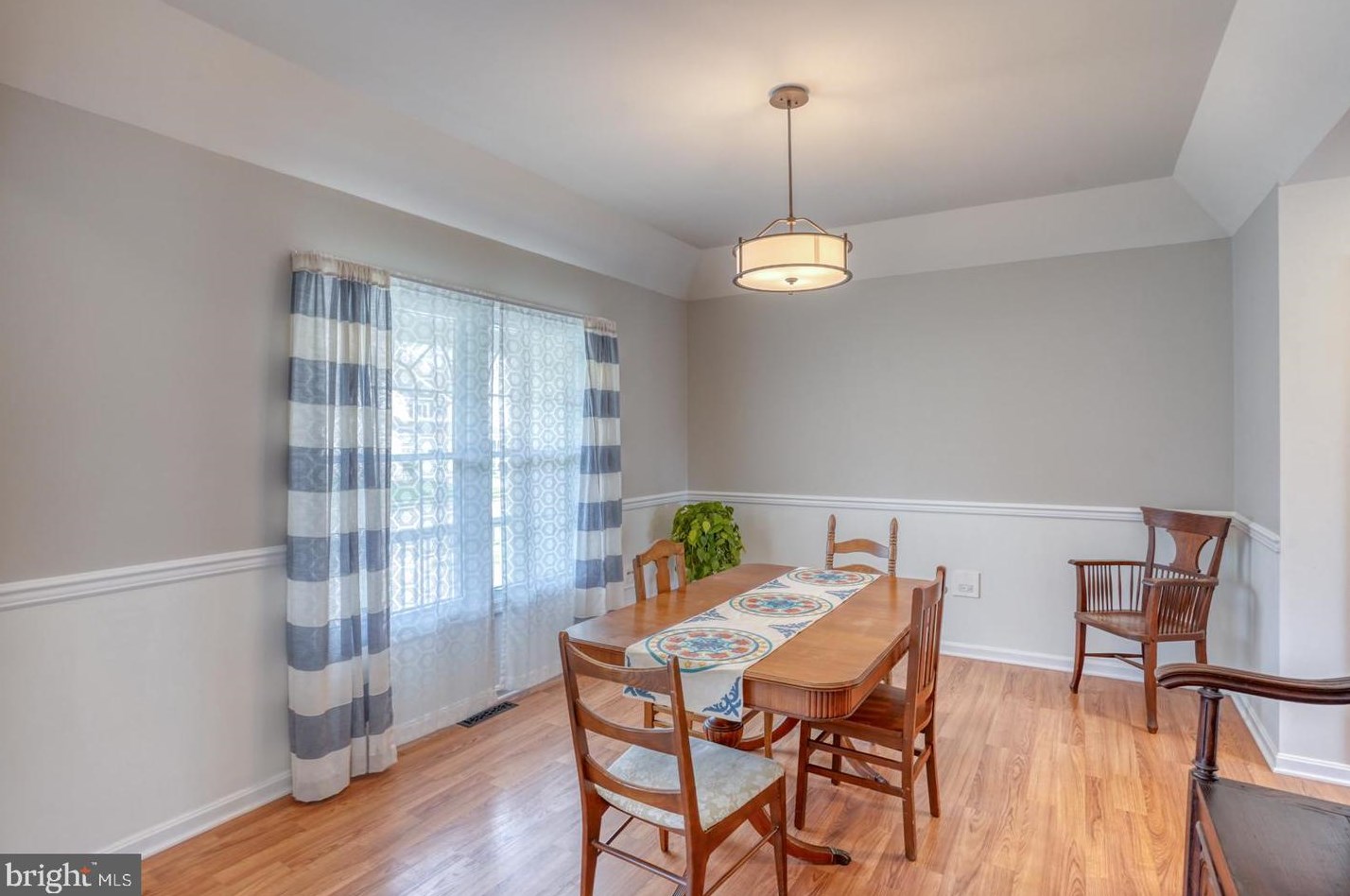 23 Pin Oak Dr, Dover DE  19904-2375 exterior