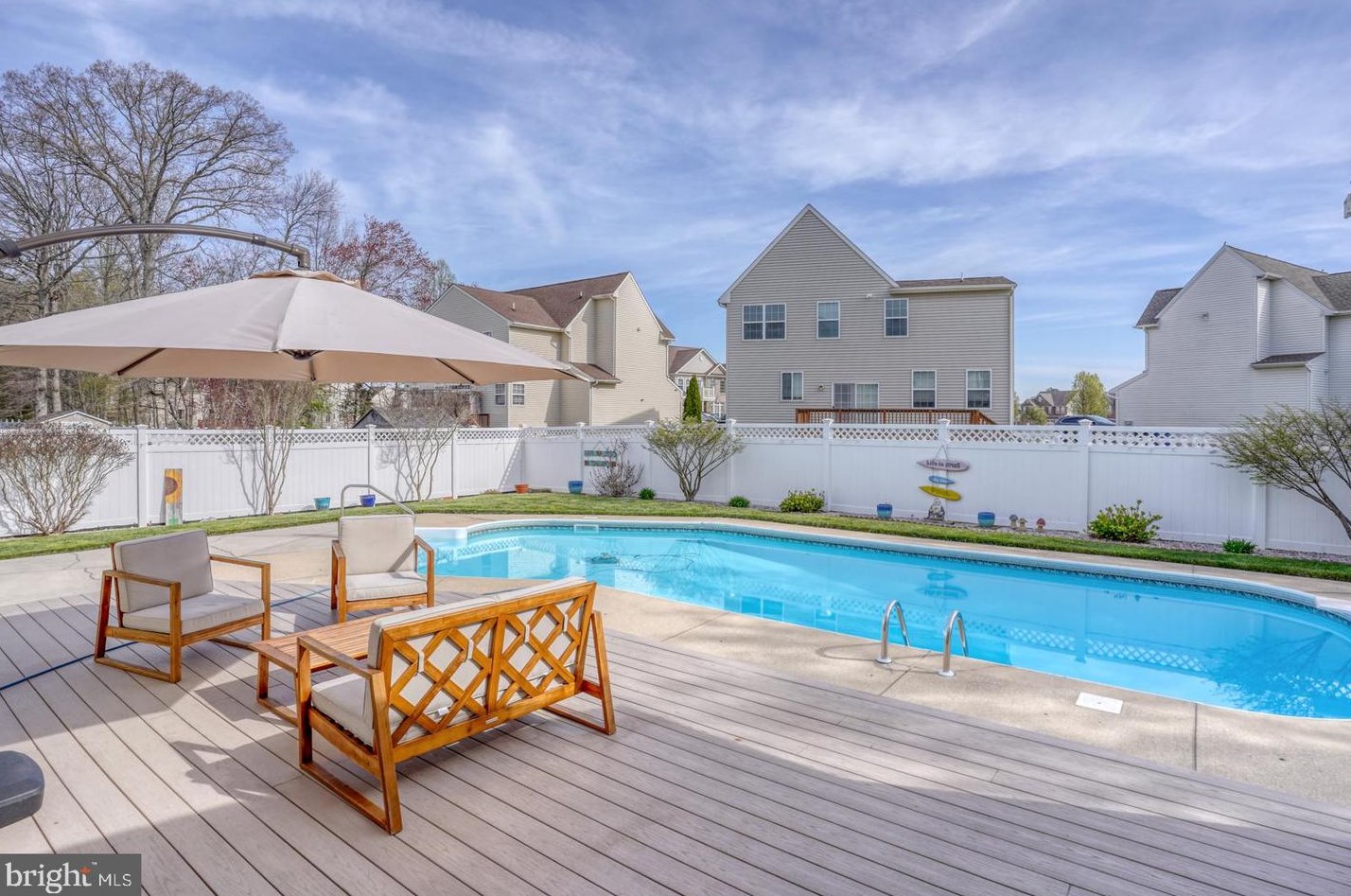 23 Pin Oak Dr, Dover DE  19904-2375 exterior