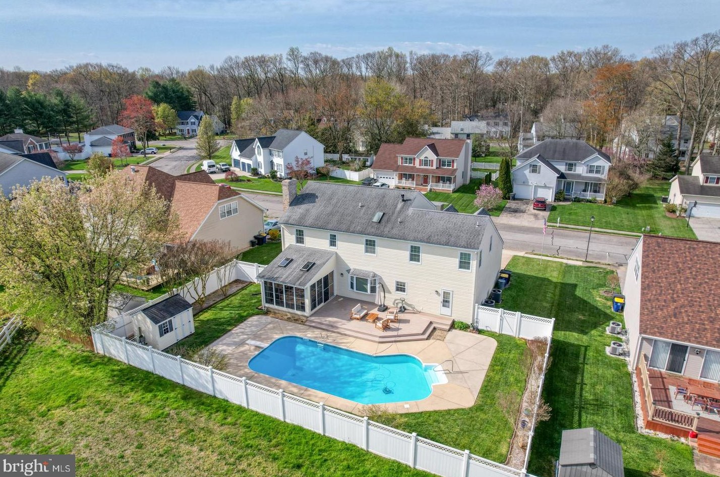 23 Pin Oak Dr, Dover DE  19904-2375 exterior