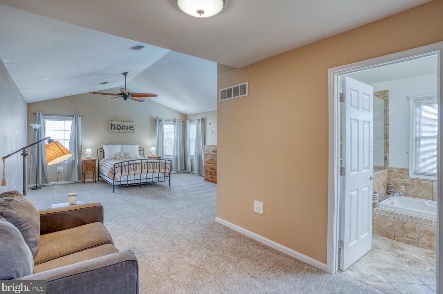 23 Pin Oak Dr, Dover DE  19904-2375 exterior