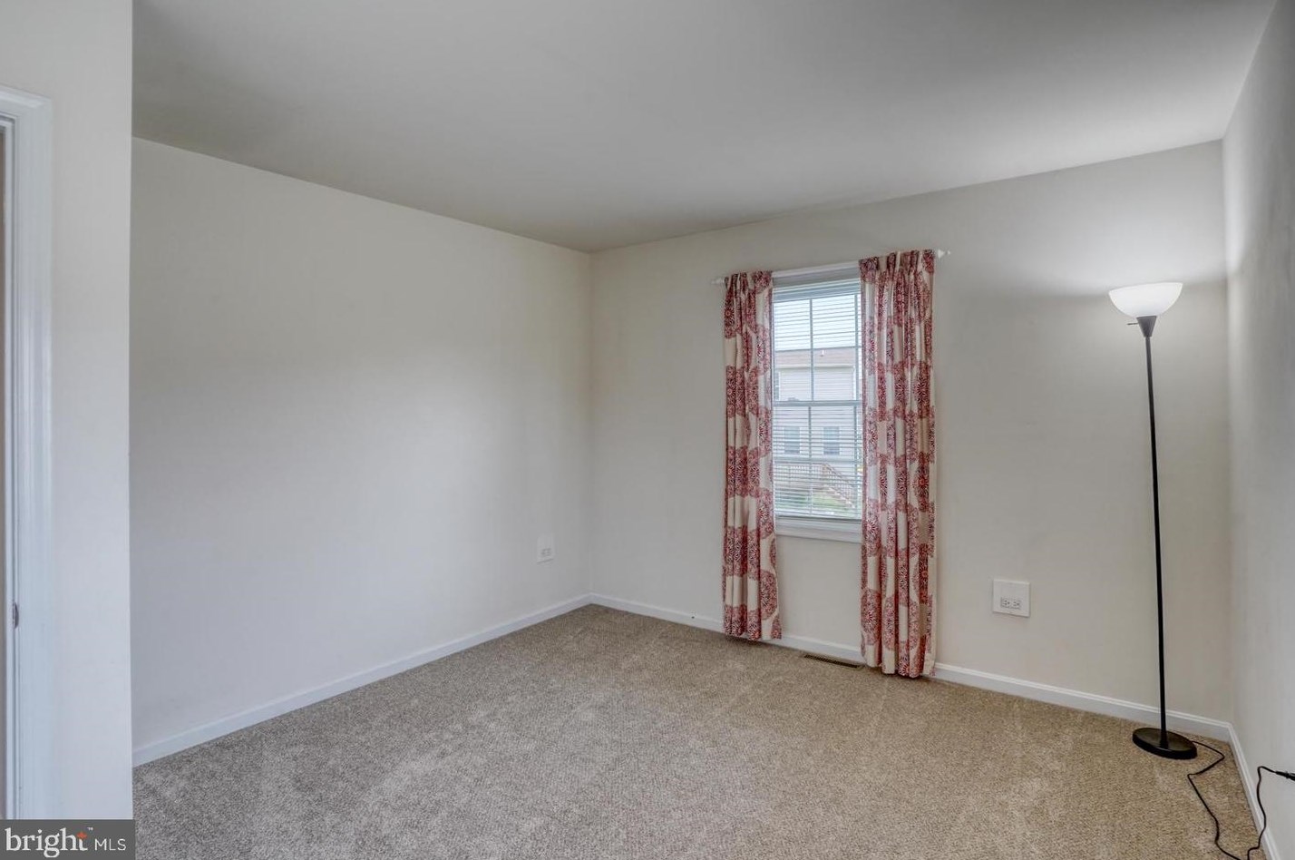 23 Pin Oak Dr, Dover DE  19904-2375 exterior