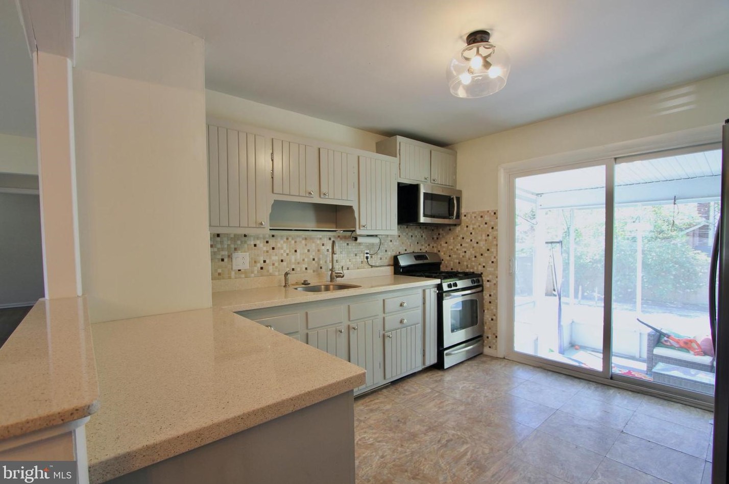 972 Buck Dr, Dover DE  19901-6650 exterior