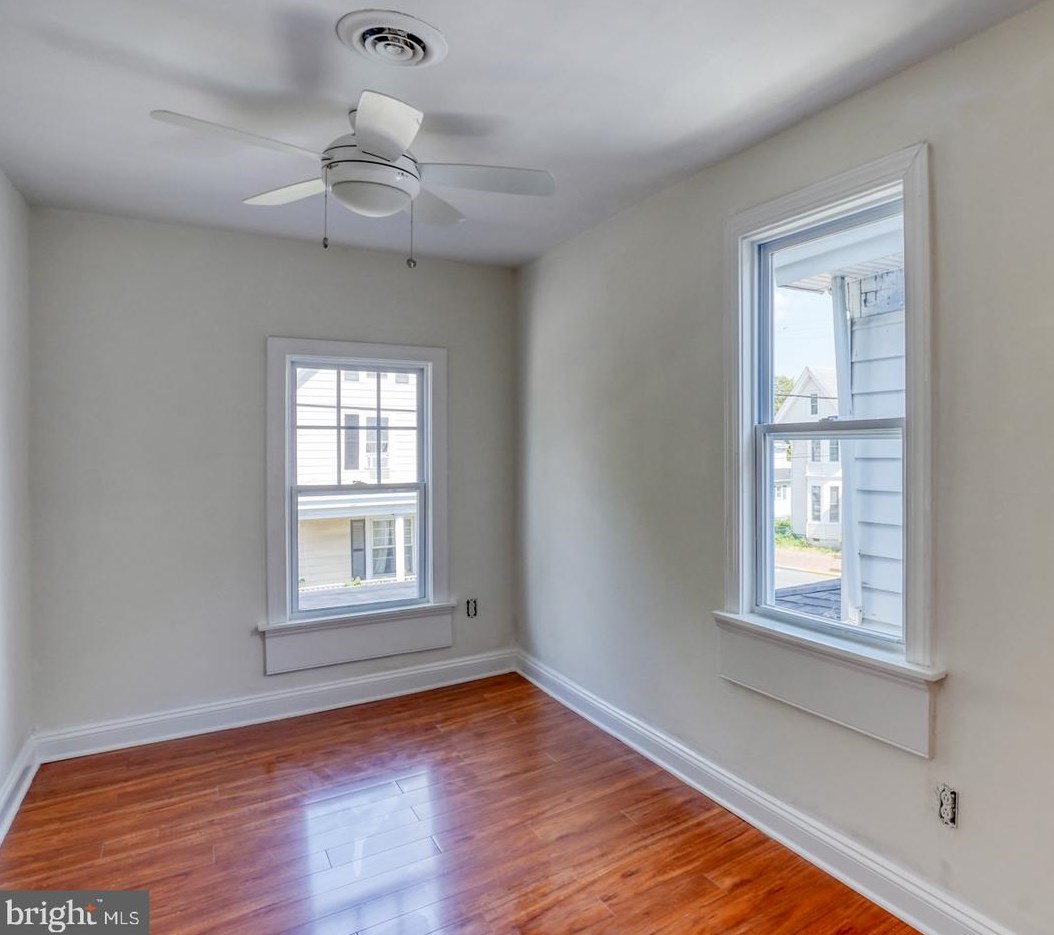 33 Delaware St, Smyrna DE 19977-1356 exterior