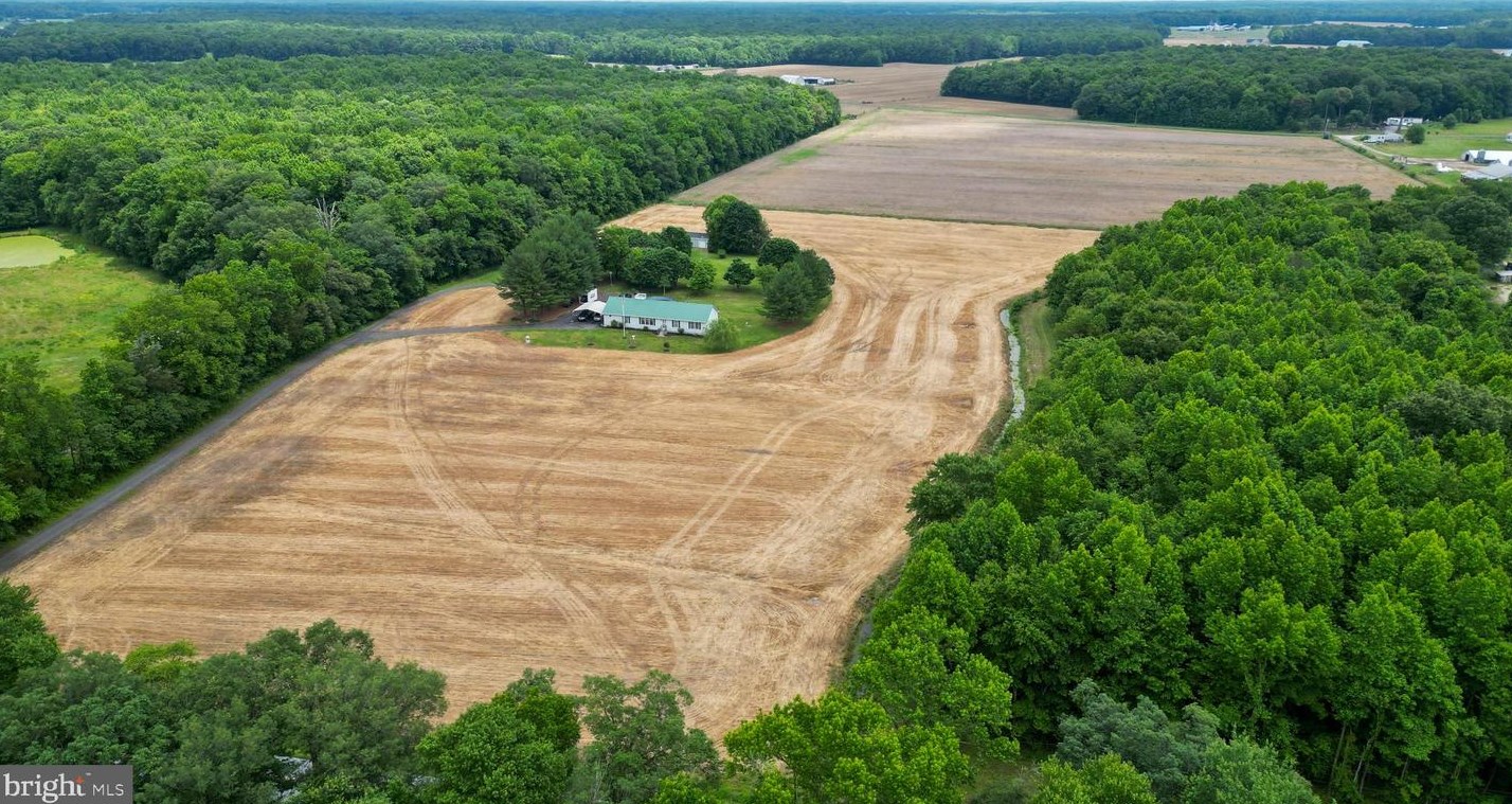 324 Hayfield Rd, Harrington DE  19952-5733 exterior