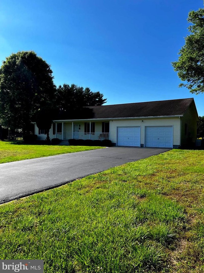 186 Bloomfield Dr, Harrington DE  19952-2560 exterior