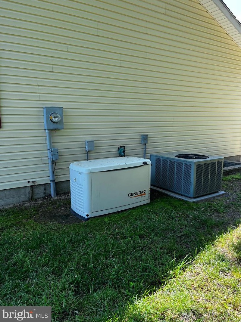 186 Bloomfield Dr, Harrington DE  19952-2562 exterior