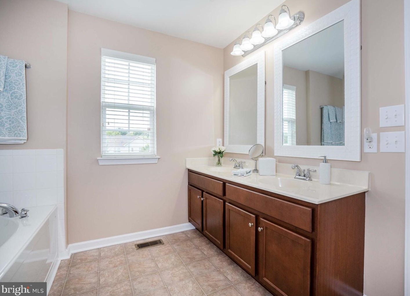 121 Margaretta Dr, Middletown DE  19709-9822 exterior