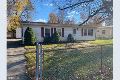 22 Betts Avenue - Photo 1