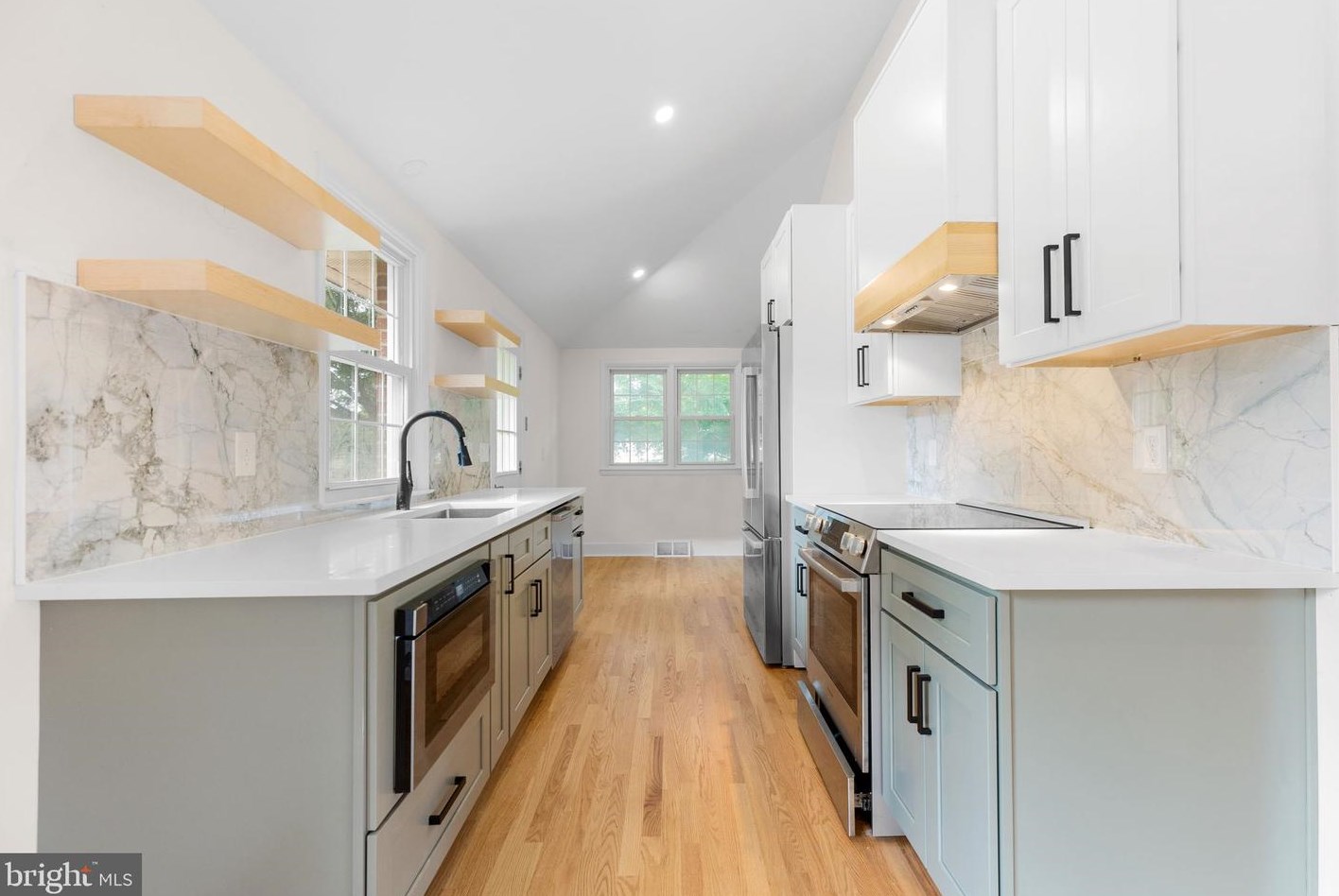 8 Breeze Hill Rd, Wilmington, DE 19807