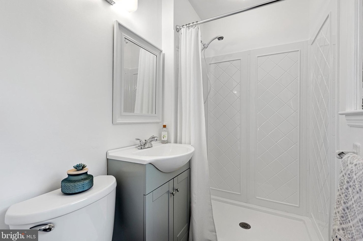 33 Decker Dr, Newark DE 19711-3843 exterior