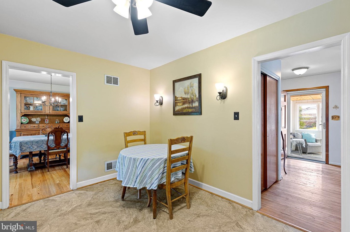 33 Decker Dr, Newark DE 19711-3843 exterior